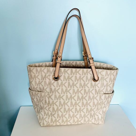 Michael Kors Handbags - MIchael Kors Jet Set Signature Tote in Vanilla